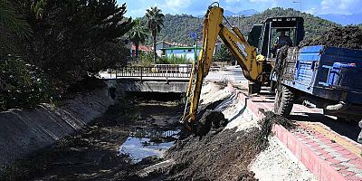 Kemer’de derelerde temizlik çalışmaları 