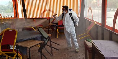 Kemer'de kahvehaneler dezenfekte ediliyor