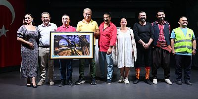 Kemer’de “Kaza Geliyorum Der” oyunu sahnelendi