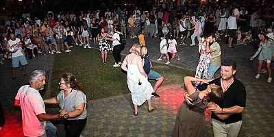 Kemer’de muhteşem Latin dans şovu 