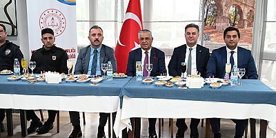 Kemer’de Öğretmenler Günü programı düzenlendi