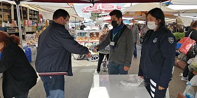 Kemer'de pazar yerlerinde pandemi tedbirleri devam ediyor