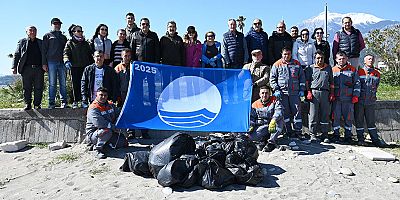 Kemer’de sahil temizliği