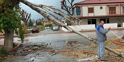 Kemer’de şiddetli yağmur ve fırtına