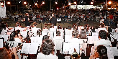Kemer’de sokak hayvanları yararına ikinci konser