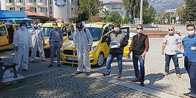 Kemer'de ücretsiz maske dağıtımı devam ediyor