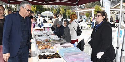 Kemer'de üreten ev hanımları kermesi düzenlendi