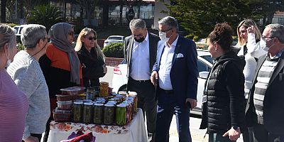 Kemer'de üreten ev hanımları kermesi düzenlendi