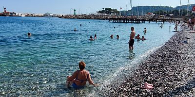 Kemer'de yaz devam ediyor