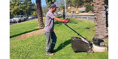 Kemer’de yeşil alanlarda bakım çalışmaları 