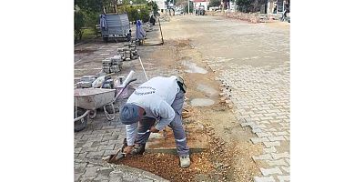 Kemer’de yol ve kaldırım çalışmaları sürüyor 