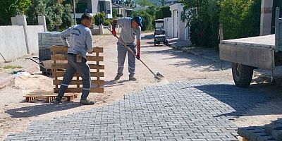 Kemer’de yol ve kaldırım çalışmaları 