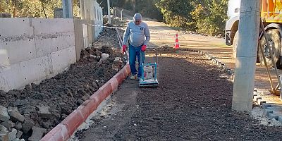Kemer’de yol ve kaldırım çalışmaları