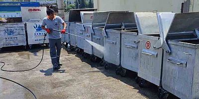 Kemer’deki çöp konteynerleri dezenfekte edildi