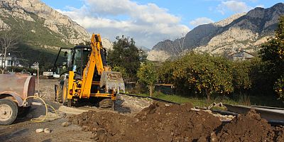 Kemer Kuzdere’de içme suyu hattı çalışması