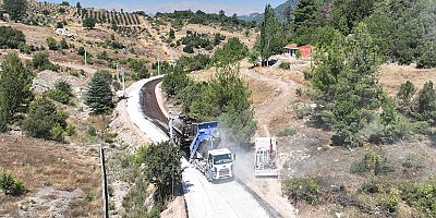 Kemer Ovacık Mahallesi'nin 3.5 kilometrelik yolu asfaltla buluştu