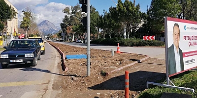 Kemer1 girişinde içme suyu hattı deplase edildi, refüjlerde peyzaj başlıyor