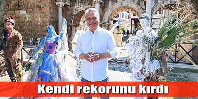Kendi rekorunu kırdı