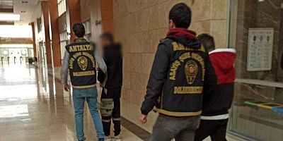 Kendilerini Polis Savcı Olarak Tanıtıp Üç Müştekiyi Dolandıran İki Şahıs Yakalandı