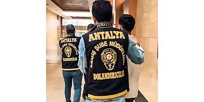 Kendisini Başkomiser ve Cumhuriyet Savcısı Olarak Tanıtarak Dolandırıcılık Yapan 2 şüpheli yakalandı