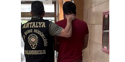 Kendisini Cumhuriyet Savcısı Emniyet Görevlisi Olarak Tanıtıp Dolandırıcılık Yapan Şahıs Yakalandı