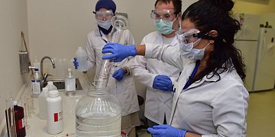 Kepez Belediyesi kendi dezenfektanını kendi üretiyor