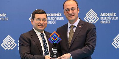 Kepez Belediyesi’nin ‘Gezici Kadın Sağlığı Merkezi’ne ödül