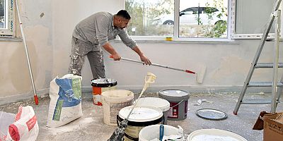 Kepez Belediyesi, yangın mağduru çiftin evini yeniledi