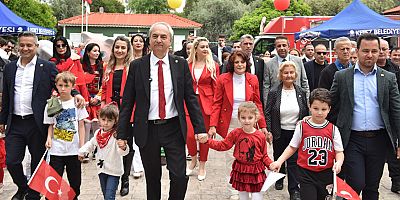 Kepez’de 23 Nisan coşkusu bayram kortejiyle taçlandı; Başkan Kocagöz çocuklarla yürüdü