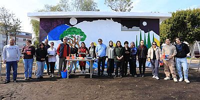 Kepez’de 8 Mart’a özel duvar resmi