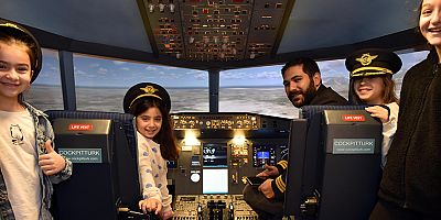 Kepez’de çocuklar yolcu uçağı kullandı