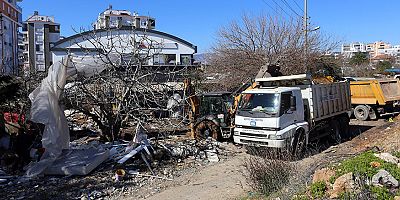 Kepez’de çöp ev temizliği