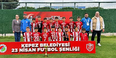 Kepez’de minik kramponlar kupalarını aldı