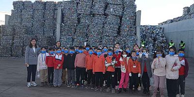 Kepez’de öğrenciler geri dönüşüm tesisini gezdi  