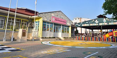 Kepez’de okul bahçeleri oyun alanlarıyla rengarenk