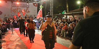 Kepez’de “Zamana Meydan Okuyan” defile