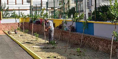 Kepez’den anaokulu bahçesine peyzaj düzenlemesi