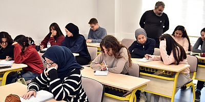 Kepez’den başarılı öğrencilere VIP sınıf