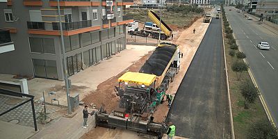 Kepez’den caddede su birikmesi sorununa neşter