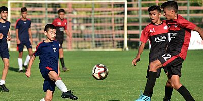 Kepez’den rakip kulüplere saha desteği