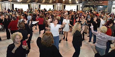 Kepez’den Tazelenme Üniversitesi öğrencilerine kadınlar matinesi