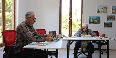 Kepez Huzurevi atölyeleri rengârenk