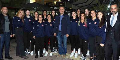 Kepez’in 12 dev kızı sahaya çıkıyor