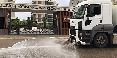 Kepez’in caddeleri baştan aşağıya yıkanıyor