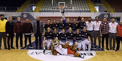 Kepez’in dev kızları evinde galip