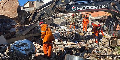 Kepez’in ekipleri deprem bölgesinde canla başla çalışıyor