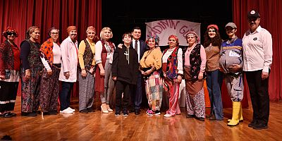 Kepez’in ev hanımlarından tiyatro oyunu