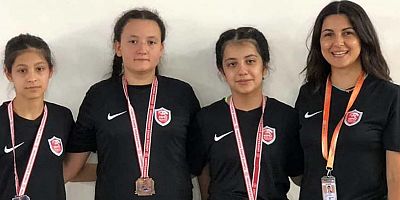 Kepez’in güreşçi kızları milli takım kampında