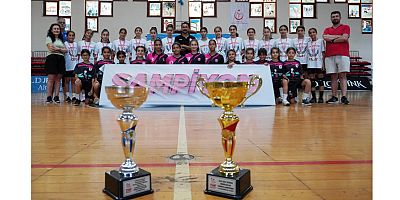 Kepez’in hentbolcuları kupalara doymuyor