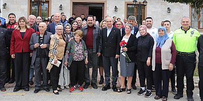 Kepez’in Huzurevi’ne bayram ziyareti